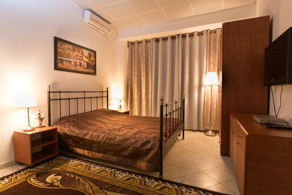 Hotel Rothschild 37 Bat Yam Quarto foto